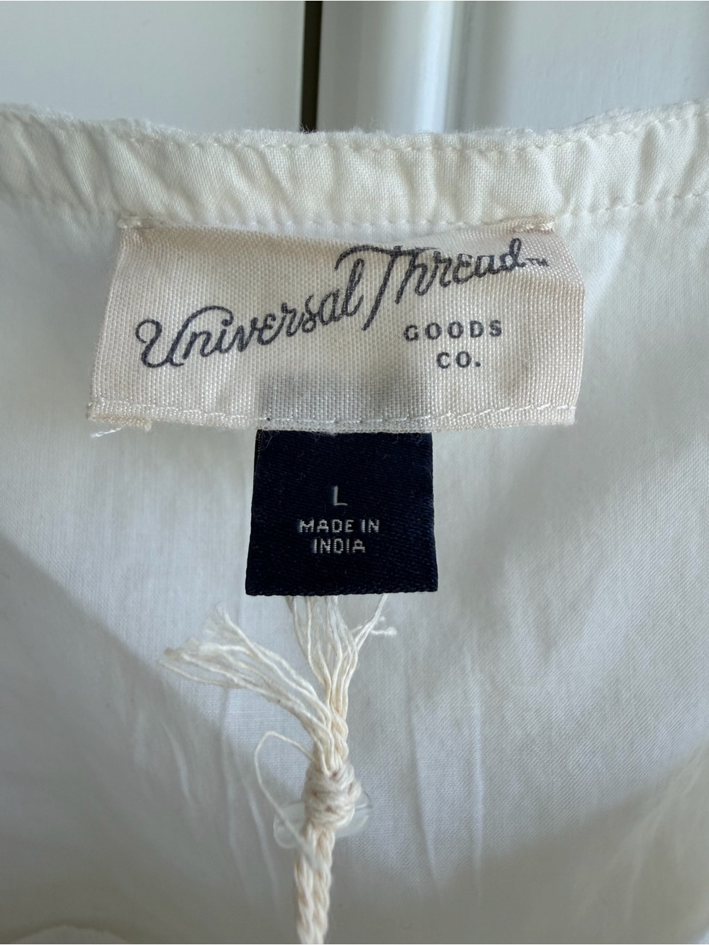 Universal Thread White Eyelet Pintuck Camisole - Picture 4 of 8